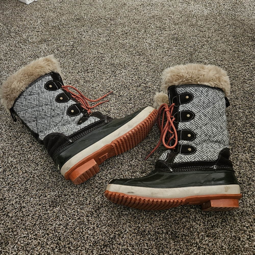 Stylish KHOMBU Winter Boots with Fur Trim